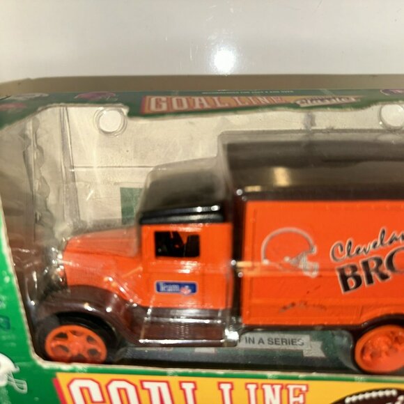 Ertl Cleveland Browns Collectibles NFL Goal Line Classics Delivery Truck Coin - Picture 3 of 12